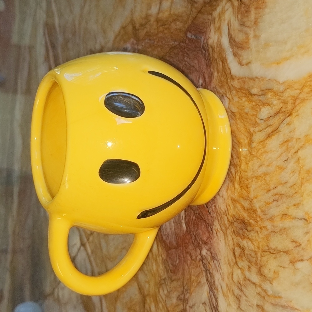 Happy Face Mug 3D
